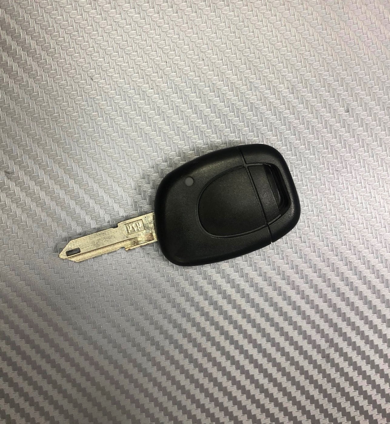 מפתח שלט לרנו טרפיק שכפול תיקון מפתח שלט לרנו טרפיק בירושלים